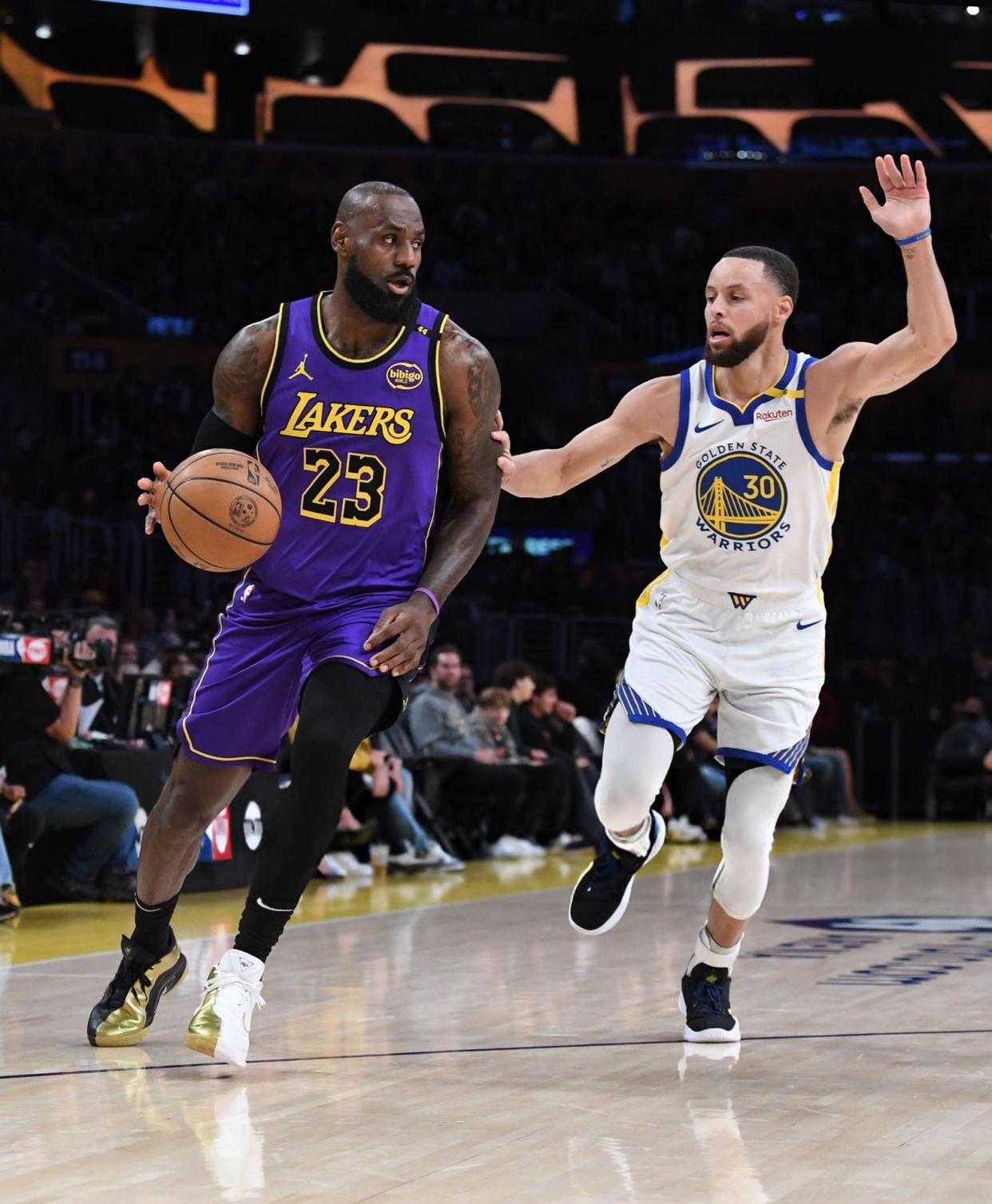 开云-詹姆斯重要时刻重返赛场,勇士带队取胜!-开云