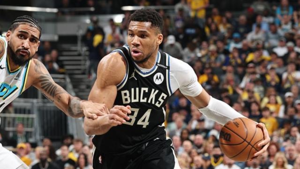 字母哥遭遇十五持续失利，法国队教练压力巨大！观众掌声雷动